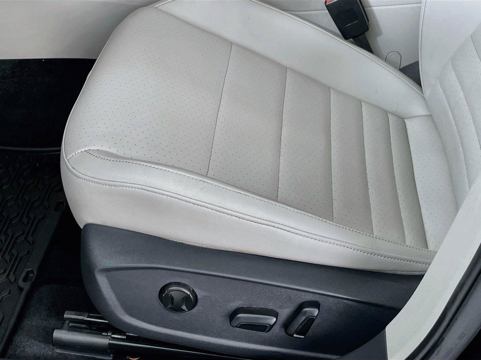 Used 2024 Volkswagen Jetta SE FWD image 21