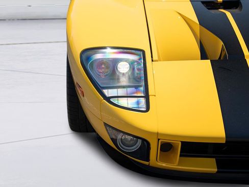Used 2006 Ford GT RWD image 14