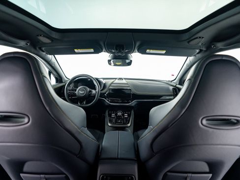 Used 2025 Aston Martin DBX 707 image 27