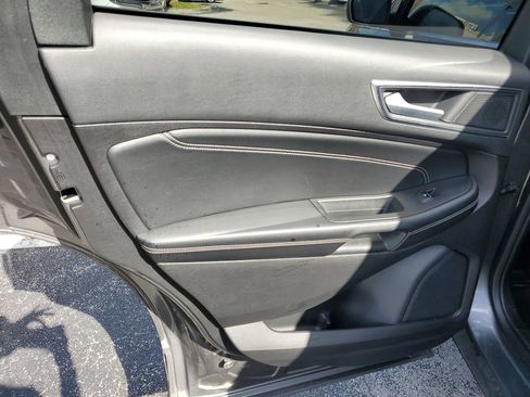 Used 2021 Ford Edge Titanium image 10