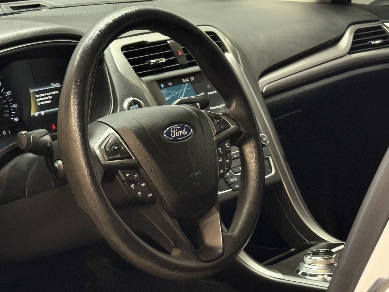 Used 2018 Ford Fusion SE w/ Fusion SE Technology Package FWD image 19