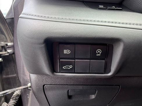Used 2023 Toyota Highlander XLE AWD/4WD image 14