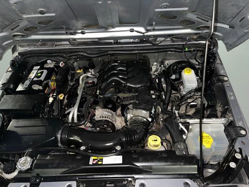 Used 2014 Jeep Wrangler Unlimited Sahara image 10