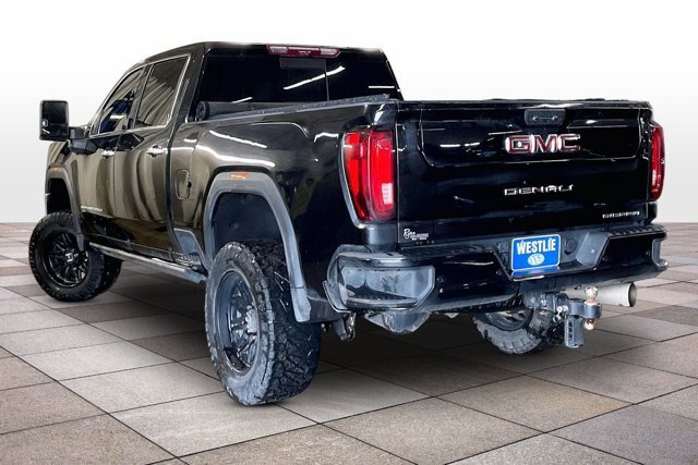 Used 2022 GMC Sierra 2500 Denali w/ Denali Black Diamond Edition AWD/4WD image 5