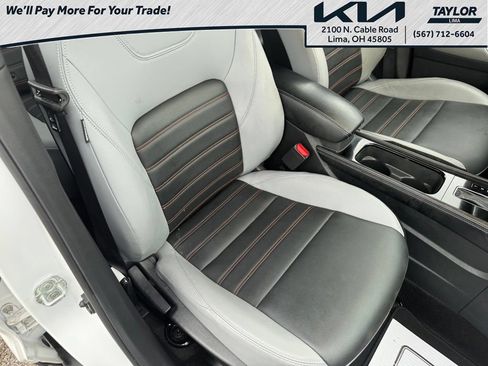 Used 2024 Nissan Kicks SR w/ SR Premium Package FWD image 12