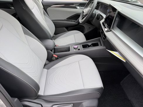 New 2026 Volkswagen Tiguan SE AWD/4WD image 8