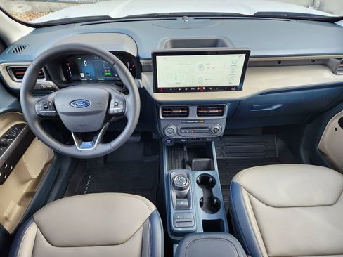 Used 2025 Ford Maverick Lariat w/ 4K Tow Package image 13