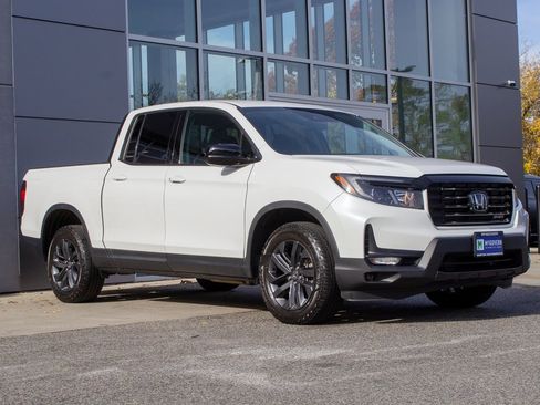 Used 2023 Honda Ridgeline Sport image 3