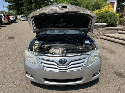 Used 2010 Toyota Camry LE FWD image 12