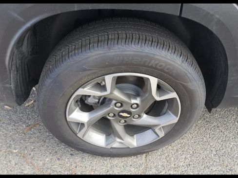 Used 2025 Chevrolet Trax LT FWD image 7
