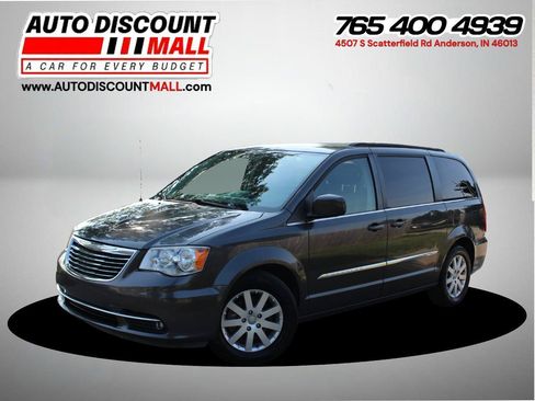 Used 2016 Chrysler Town & Country Touring FWD image 1