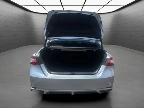 Used 2020 Toyota Camry SE w/ Carpet Mat Package FWD image 9
