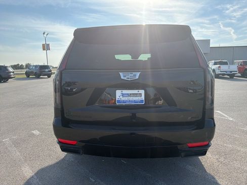 Used 2023 Cadillac Escalade Sport w/ LPO, ONYX Package image 4