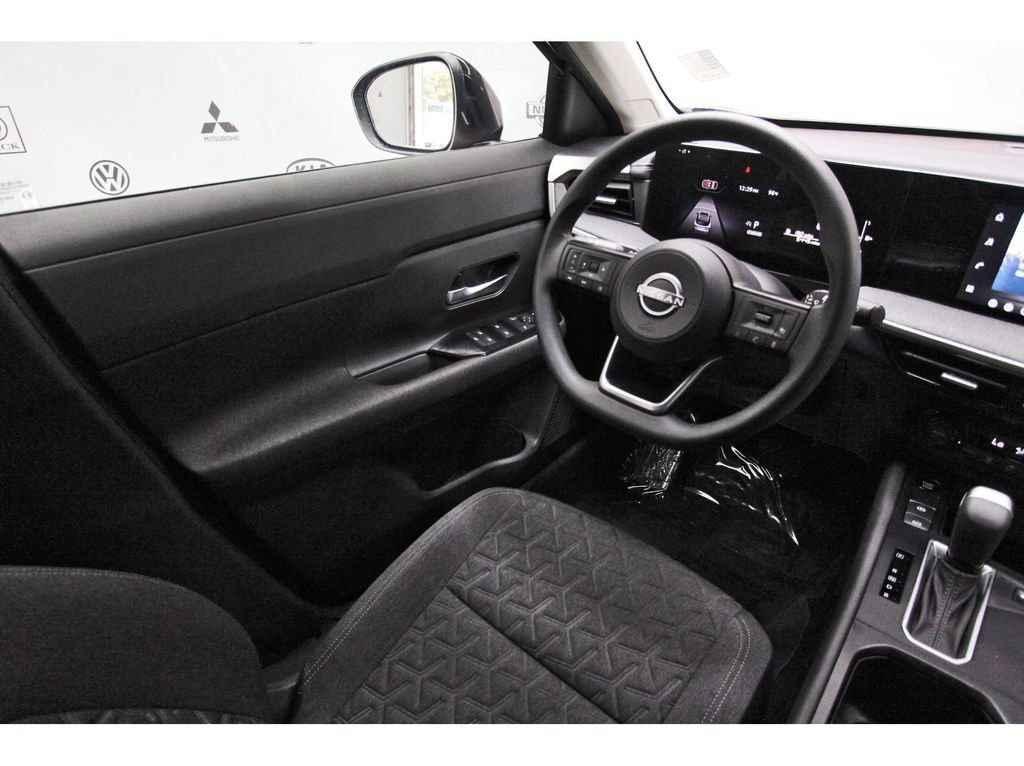 Used 2026 Nissan Kicks SV FWD image 8