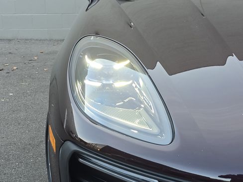 Certified 2025 Porsche Macan image 11