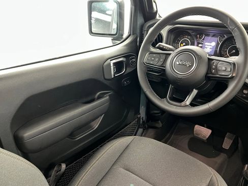 New 2025 Jeep Gladiator Sport AWD/4WD image 11