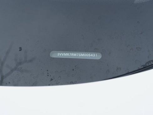 Used 2025 Volkswagen Tiguan SE w/ Panoramic Sunroof Package image 31