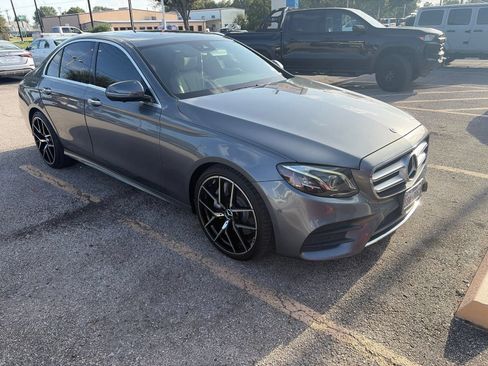 Used 2019 Mercedes-Benz E 300 image 1