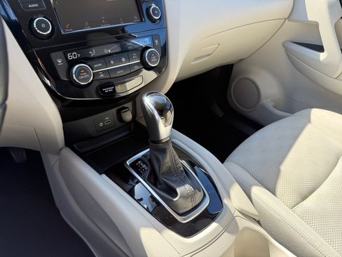 Used 2021 Nissan Rogue Sport SV FWD image 13