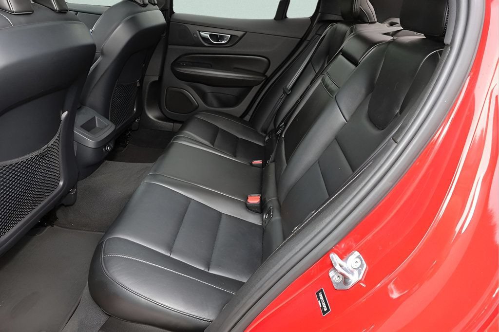 Used 2020 Volvo S60 T5 Momentum FWD image 14