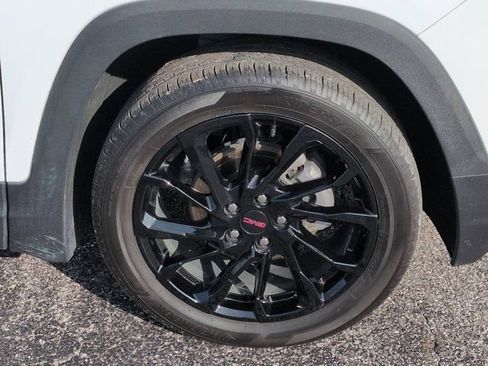 Used 2024 GMC Terrain SLT w/ Tech Package FWD image 11