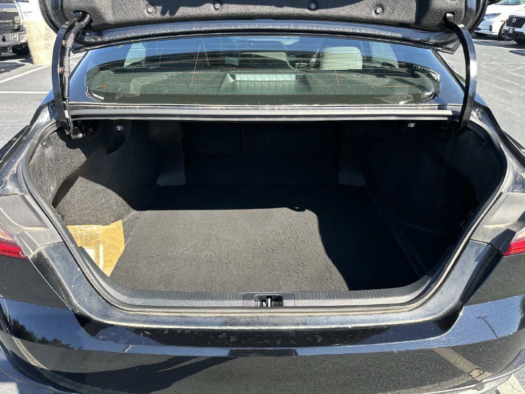 Used 2025 Toyota Camry SE FWD image 11
