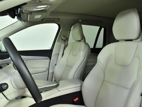 Certified 2024 Volvo XC90 B5 Core w/ Climate Package image 7