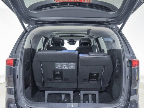 Used 2024 Kia Carnival SX Prestige image 16