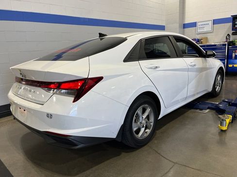 Used 2023 Hyundai Elantra SE FWD image 3