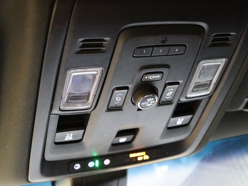 Used 2021 GMC Yukon SLT w/ SLT Premium Package image 45