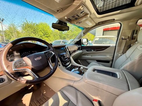 Used 2016 Cadillac Escalade ESV Premium AWD/4WD image 16