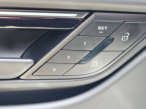 Certified 2025 Porsche Macan 4 Electric AWD/4WD image 22