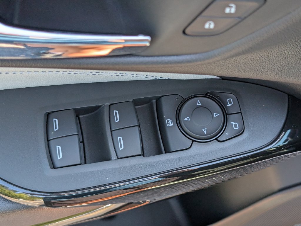 New 2026 Chevrolet Trax LT w/ LT Convenience Package FWD image 16