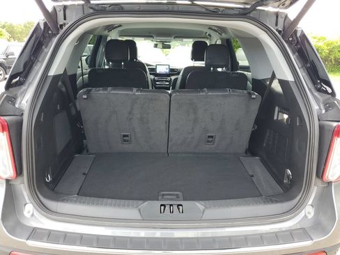 Certified 2023 Ford Explorer Limited w/ Hybrid Equipment Group 310A AWD/4WD image 8