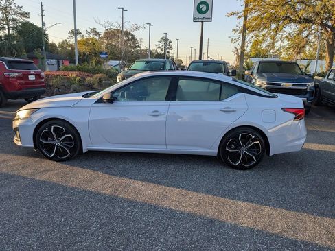 Used 2025 Nissan Altima 2.5 SR w/ SR Premium Package FWD image 7