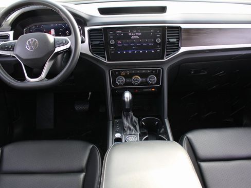 Certified 2022 Volkswagen Atlas SE w/ Black Wheel Package image 19