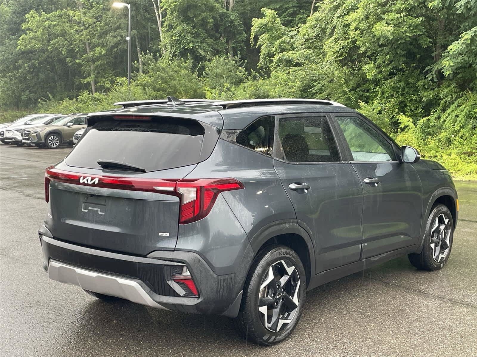 Used 2025 Kia Seltos S AWD/4WD image 3