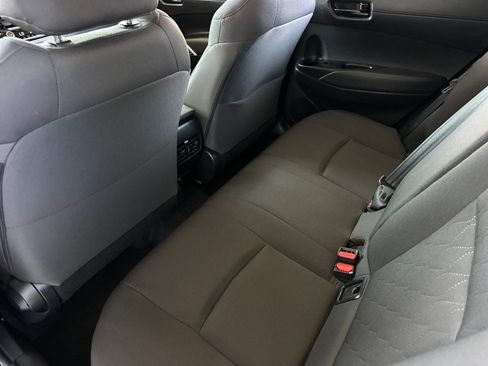 Used 2025 Toyota Corolla Cross LE FWD image 11