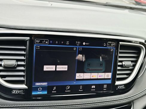 New 2026 Chrysler Pacifica Select image 23