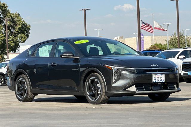 Used 2025 Kia K4 EX FWD image 2