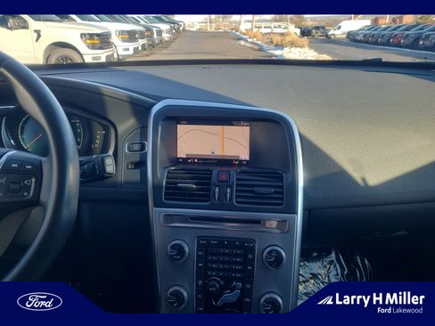 Used 2017 Volvo XC60 T5 Dynamic w/ Preferred Option Package image 12