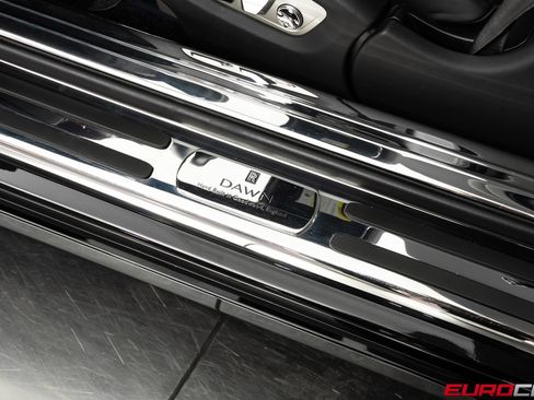 Used 2017 Rolls-Royce Dawn RWD image 44