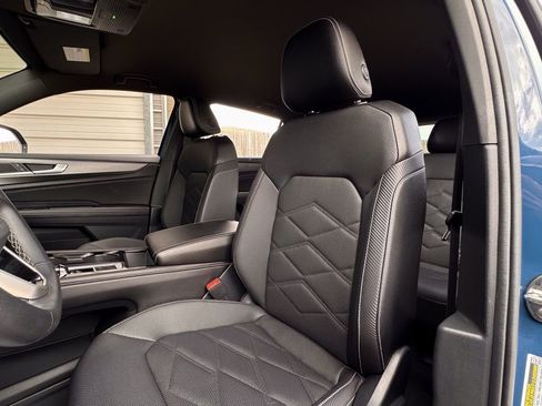 Used 2025 Volkswagen Atlas Cross Sport SE image 21