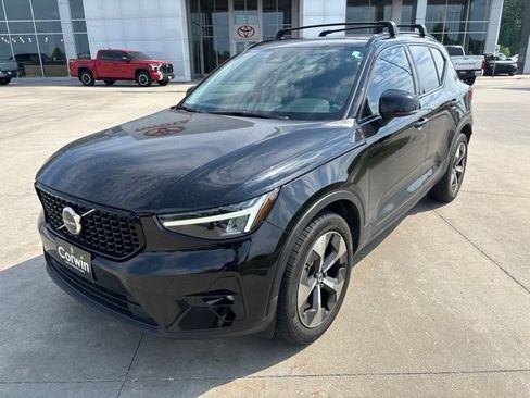 Used 2023 Volvo XC40 B5 Plus w/ Protection Package Premier AWD/4WD image 8