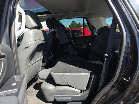 Used 2025 Ford Expedition Active image 5