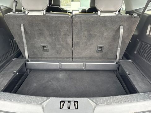 Used 2021 Ford Explorer XLT w/ Equipment Group 202A image 23