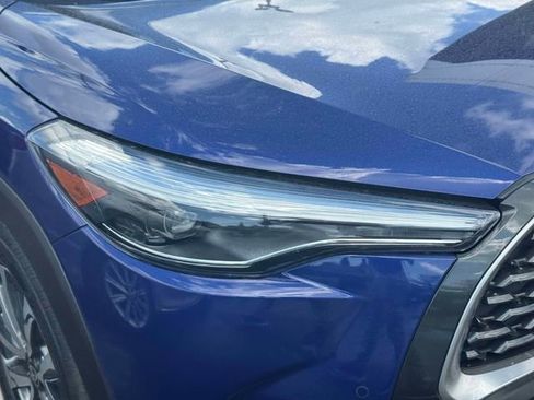 Used 2022 Toyota Corolla Cross XLE w/ Convenience Package AWD/4WD image 12