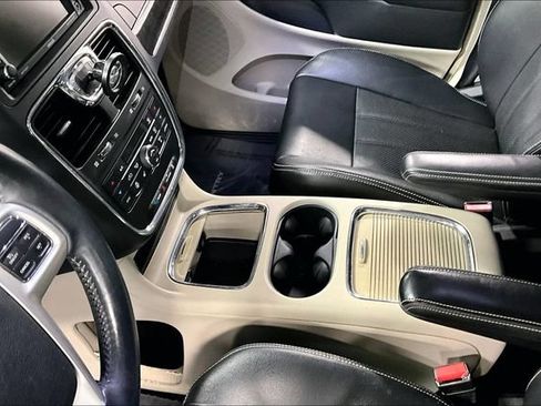 Used 2015 Chrysler Town & Country Touring-L w/ Driver Convenience Group FWD image 17