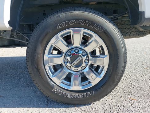 Used 2022 Ford F250 Platinum w/ FX4 Off-Road Package image 34