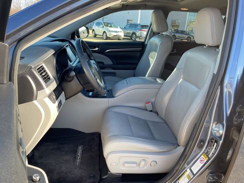 Used 2016 Toyota Highlander Limited image 8